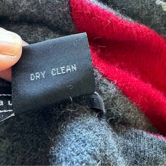 Lauren Hansen 100% 2-Ply
Cashmere Sweater Argyle Red & Gray Women’s Size Small - Picture 6 of 6